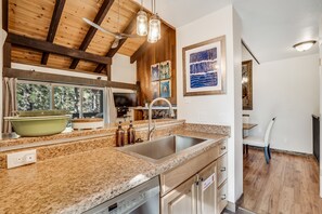 2 bedrooms - Pinegrove by Avantstay Beautiful Villas Condo Just Outside Tahoe City (Tahoe City)