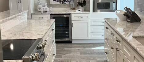 Micro-ondes, four, plaque de cuisson, lave-vaisselle