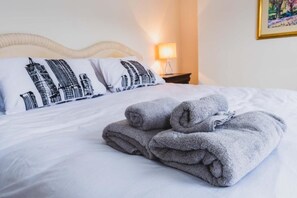 4 chambres, fer et planche à repasser, Wi-Fi, draps fournis