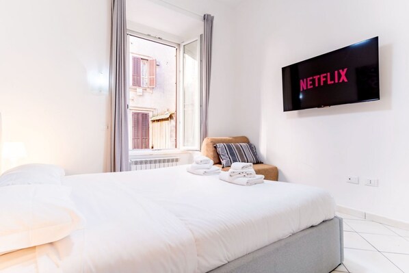 2 Schlafzimmer, Schreibtisch, Bügeleisen/Bügelbrett, Reisekinderbett