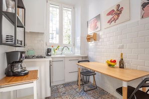 Fridge, microwave, oven, stovetop - Elegantis.it Des Artistes Apartment (Roma)
