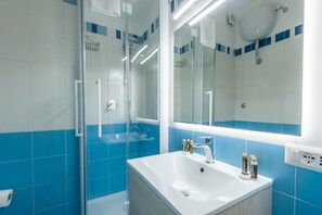 Shower, hair dryer, bidet, towels - Elegantis.it Architect's House in Campo dè Fiori (Roma)