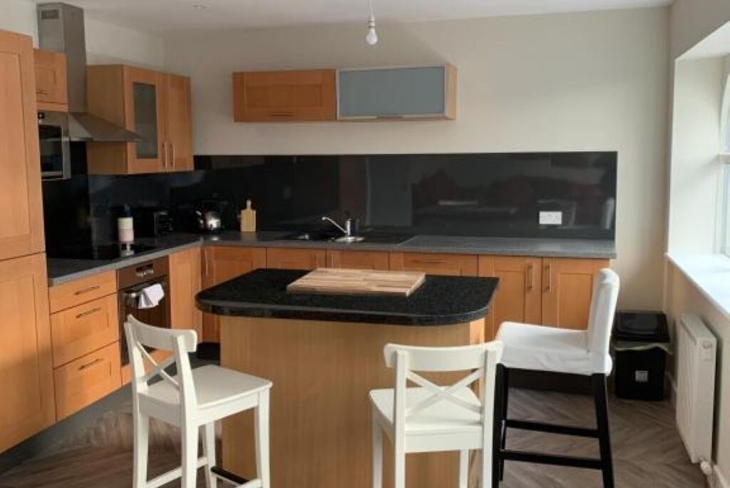Fridge, dishwasher