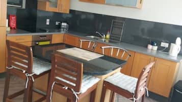 Kylskåp och diskmaskin