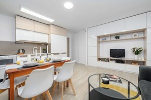 Classic Apartment | In-room dining