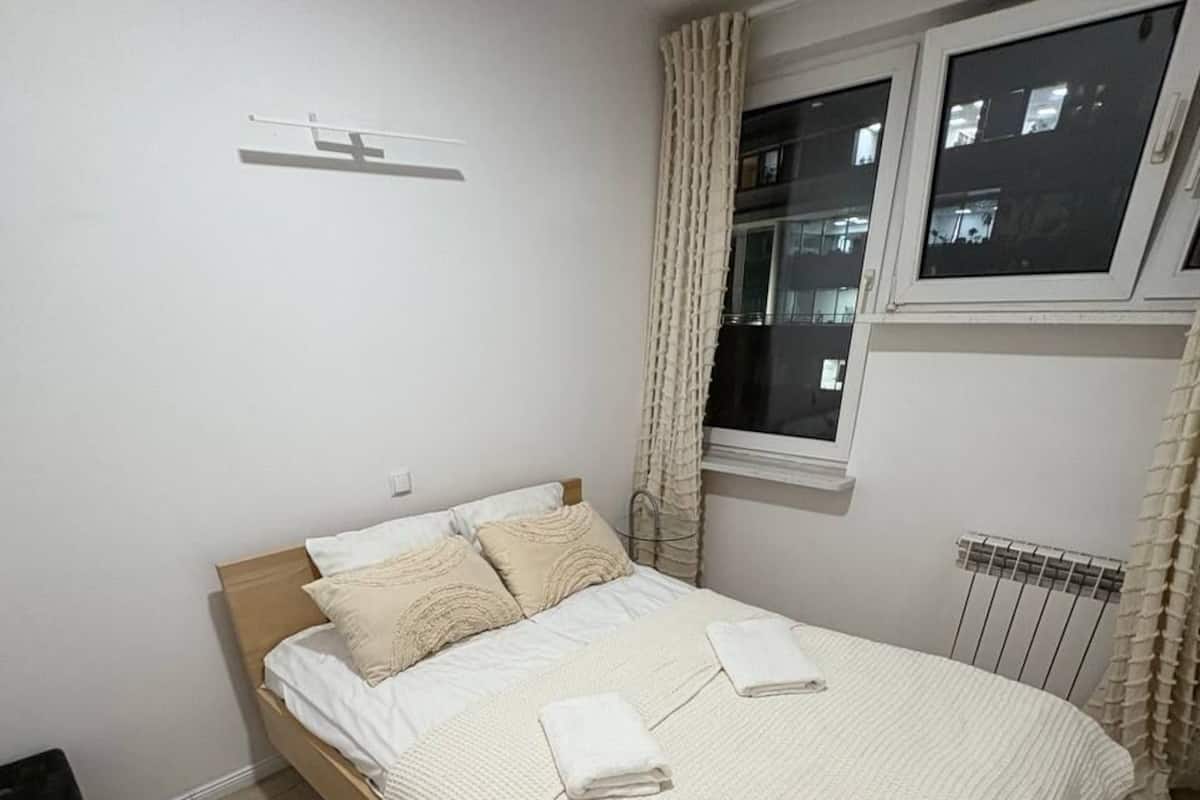 클래식 아파트 | 2 개의 침실, 고급 침구, 각각 다르게 가구 비치, 방음 설비