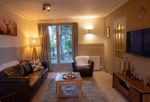 Smart TV, books, stereo