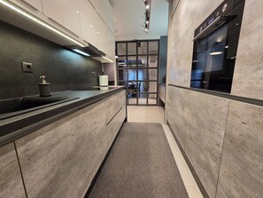 Fridge, microwave, oven, dishwasher - Εκθαμβωτικό, ρομαντικό διαμέρισμα στην καρδιά μιας άκρως ερωτικής πόλης! (Thessaloniki)