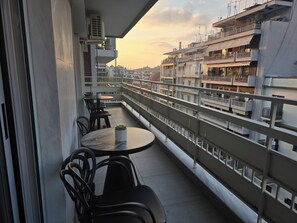 Outdoor dining - Εκθαμβωτικό, ρομαντικό διαμέρισμα στην καρδιά μιας άκρως ερωτικής πόλης! (Thessaloniki)