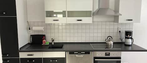 Refrigerador, microondas, horno, placa de cocina