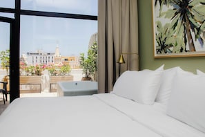 Deluxe Room | Egyptian cotton sheets, premium bedding, down comforters, pillowtop beds