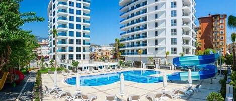 Piscine couverte, piscine extérieure