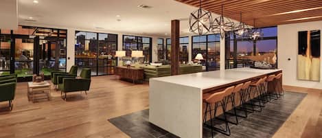 Coin salon dans le hall