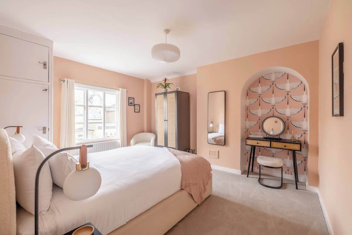 3 bedrooms, iron/ironing board, travel crib, WiFi