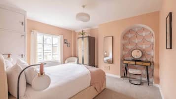 3 bedrooms, iron/ironing board, travel crib, WiFi