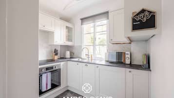 Fridge, stovetop, dishwasher, toaster