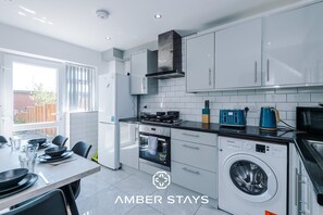 Fridge, microwave, oven, stovetop - Wynn St, Birmingham (West Midlands)