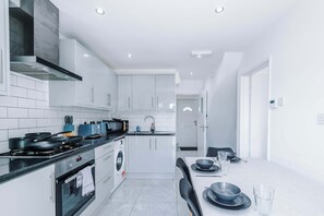 Fridge, microwave, oven, stovetop - Wynn St, Birmingham (West Midlands)