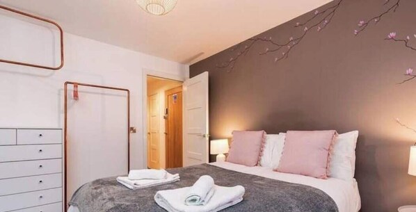 2 bedrooms, iron/ironing board, WiFi, bed sheets - Wellington St, Hull (Kingston upon Hull)