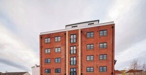 Exterior - Wellington St, Hull (Kingston upon Hull)