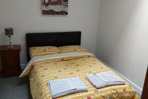 3 bedrooms, iron/ironing board, WiFi, bed sheets