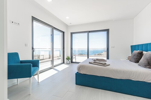 Villa Locki, with ocean view 