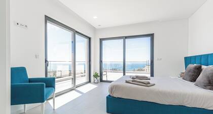 Villa Locki, with ocean view