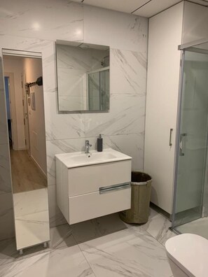 Towels, soap, toilet paper - BAJO - LA CARIHUELA  (Torremolinos)