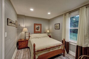 4 Schlafzimmer, Schreibtisch, Bügeleisen/Bügelbrett, kostenloses WLAN