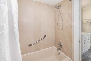Douche, serviettes fournies
