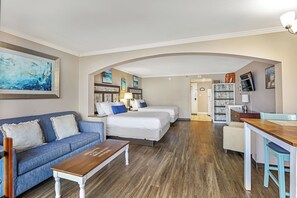 Escritorio, wifi gratis y ropa de cama