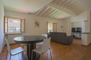 Condo | Living area - Giorgio Ponte Vecchio Apartment (Florence)