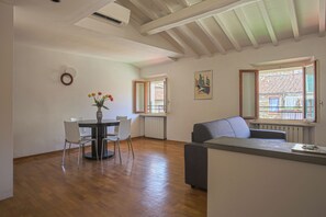 Condo | Living area - Giorgio Ponte Vecchio Apartment (Florence)