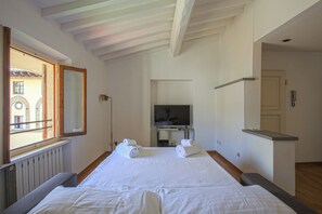 Condo | Living area - Giorgio Ponte Vecchio Apartment (Florence)