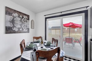 Unclassified image, 4 of 44, button - 3 Bedroom, High-Speed WiFi, Work Station, Fire-Pit, Towel Warmer! Enjoy! (Jonesboro)