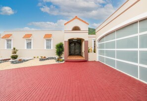 Exterior detail - Dc Luxury House (Guayama)