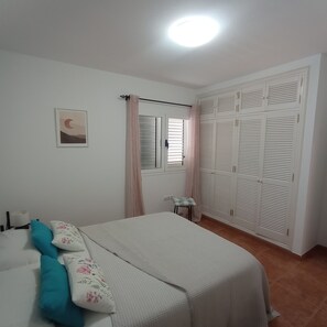 2 bedrooms, iron/ironing board, WiFi, bed sheets - LA GAVIOTA (Tarajalejo)