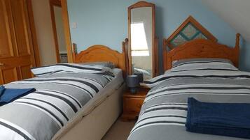 4 bedrooms, iron/ironing board, bed sheets