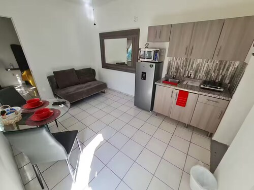 SPB Estudio 1 cama +sofá con entrada Independiente