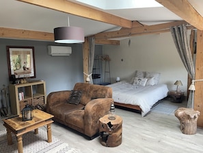 Interior - Löuloue—a little cottage by the river  (Charnay)