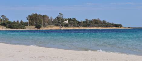 Beach nearby, sun-loungers, beach towels