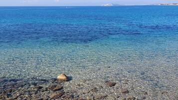 In Strandnähe, Liegestühle, Strandtücher