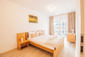 1 dormitori, escriptori, planxa i posts de planxar i wifi gratuïta 