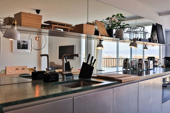 Fridge, microwave, oven, coffee/tea maker