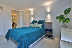 3 bedrooms, in-room safe, desk, iron/ironing board