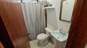 Serviettes fournies, savon, papier toilette