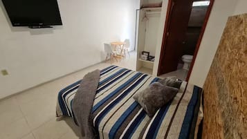 1 slaapkamer, een strijkplank/strijkijzer, wifi, beddengoed