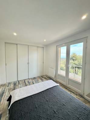 4 chambres, fer et planche à repasser, Wi-Fi, draps fournis