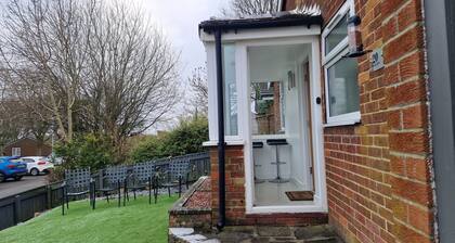 Amani 2-bed Bungalow - Sleeps 4 - Pet Friendly