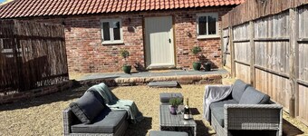 Torworth - 1 Bed Barn - Sleeps 3 - Hot Tub